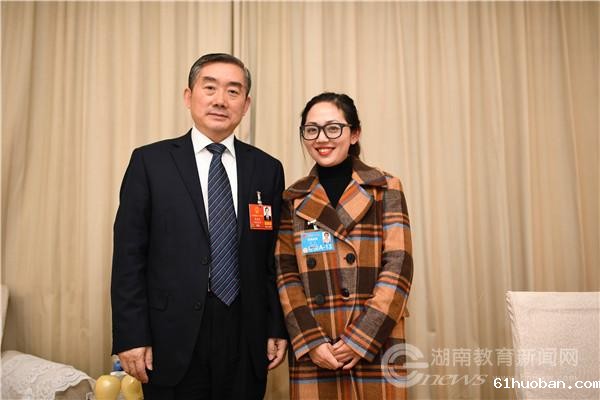 合影.jpg 合影.jpg